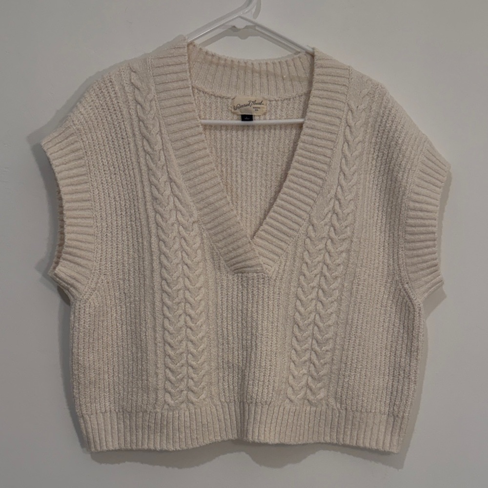 Universal Thread Women's V-Neck Sweater Vest Cream size L